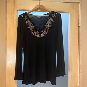 J Jill v-neck embroidered top. Flutter sleeves with slit.